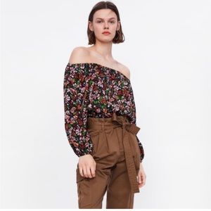 Like New Zara Off the shoulder Floral Blouse